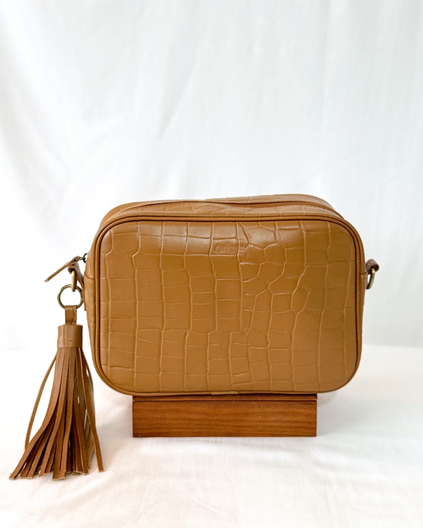 Bandolera Aura - Ocre con textura reptil